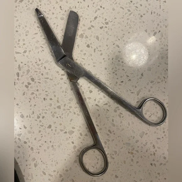 Welch Allyn Blood Pressure Cuff Set w/ Stethoscope & bandage scissors - Picture 4 of 14